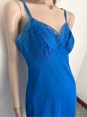Vintage Vanity Fair 1950s 60s Lace Lingerie Slip